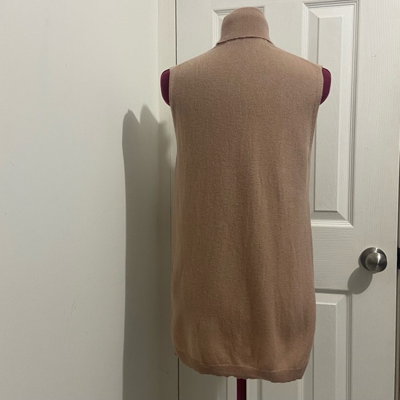 Zara women beige 100% Laine wool sleeveless pullover turtleneck top. Size S. Use - Picture 3 of 6